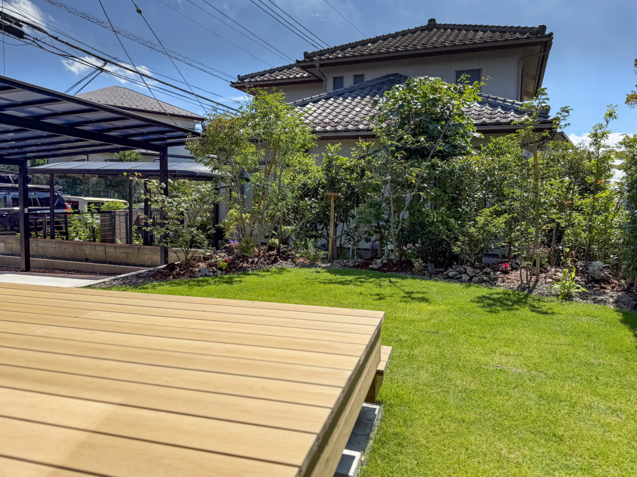 ウッドデッキと植栽