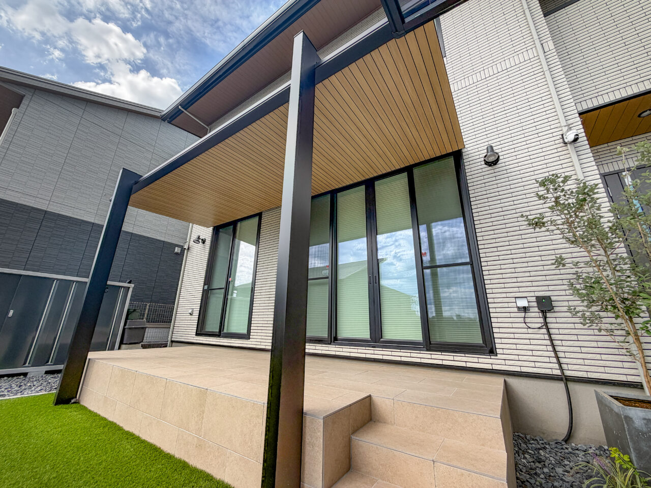 【栃木県 小山市】意匠×機能 ハイブリッドモダンガーデン 5 ykkapプレーンルーフ
